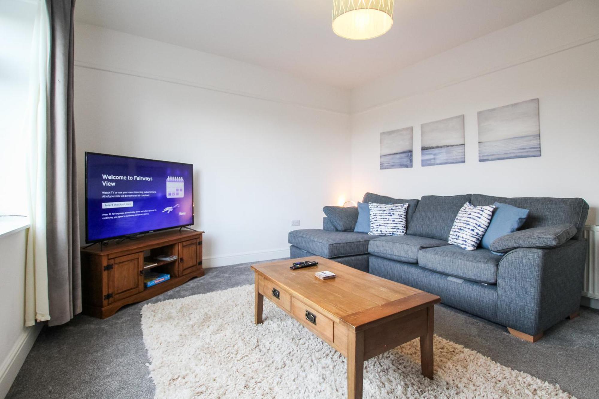 Fairways View - Spacious Apartment - Sleeps 6 - Lovely Views - By Rework Accommodation ฮอยเลค ภายนอก รูปภาพ