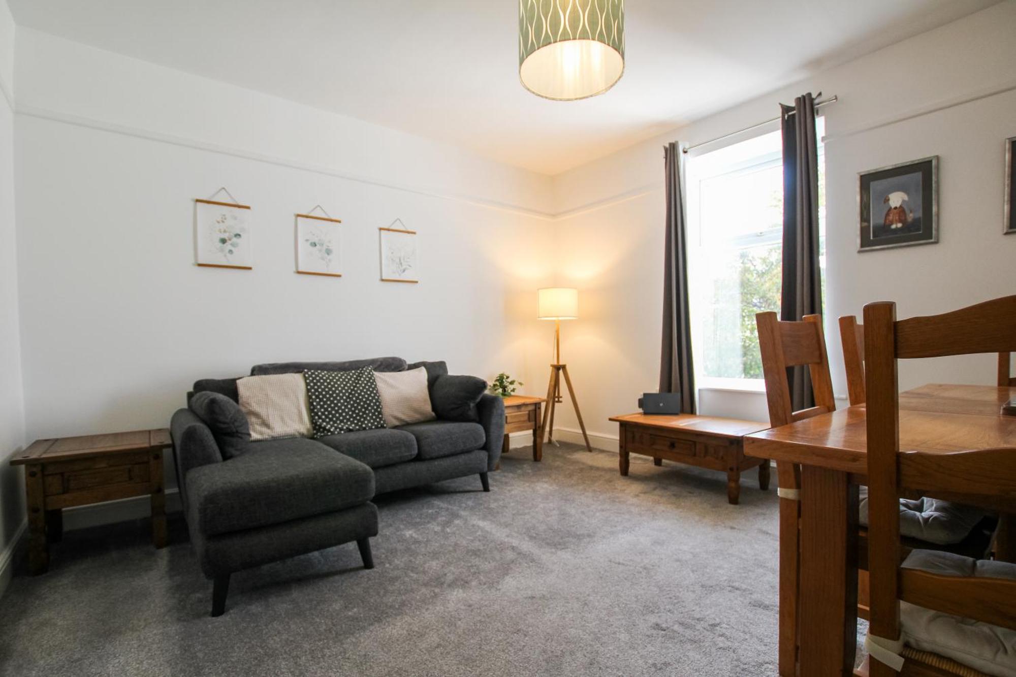 Fairways View - Spacious Apartment - Sleeps 6 - Lovely Views - By Rework Accommodation ฮอยเลค ภายนอก รูปภาพ