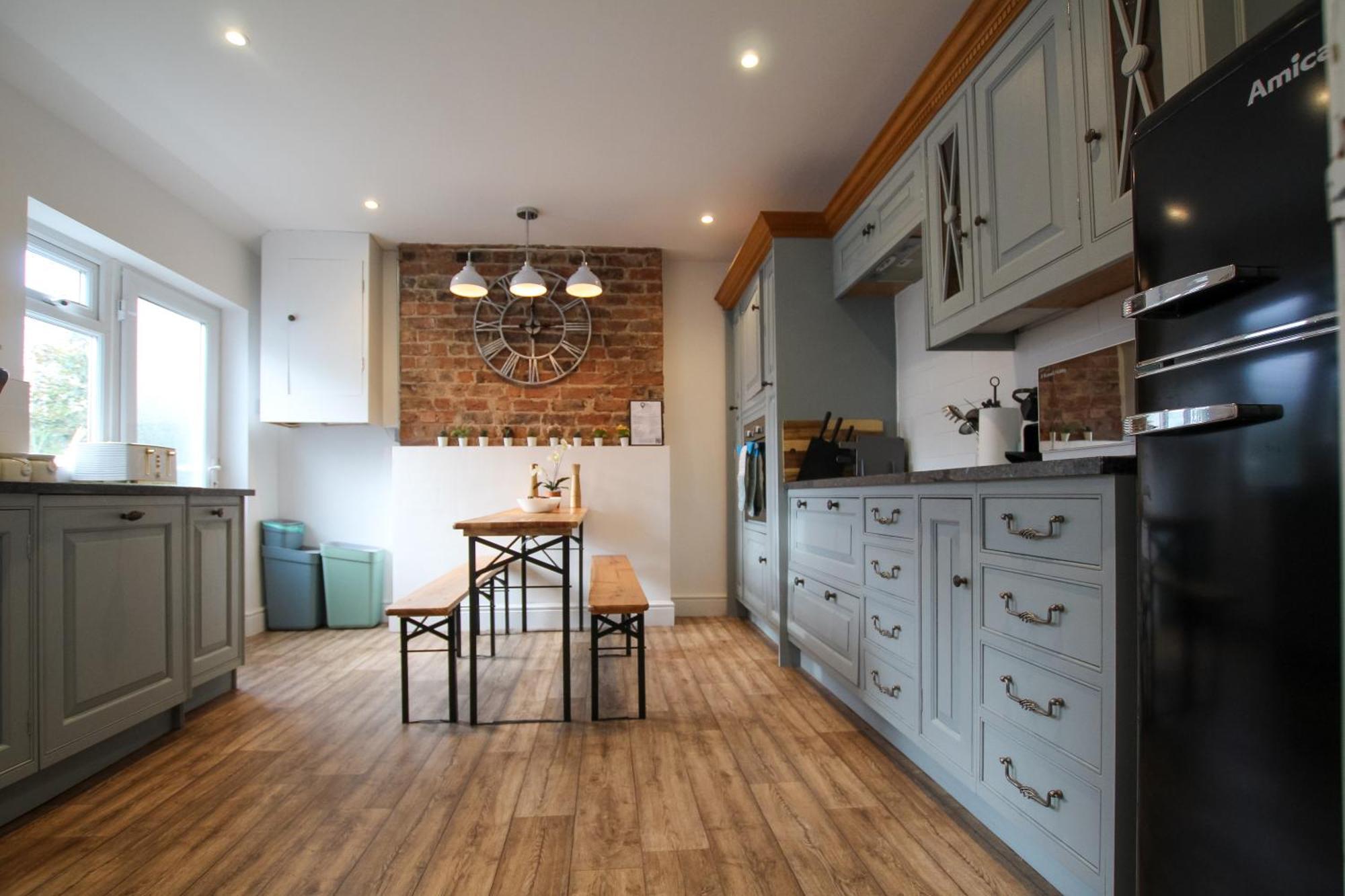 Fairways View - Spacious Apartment - Sleeps 6 - Lovely Views - By Rework Accommodation ฮอยเลค ภายนอก รูปภาพ